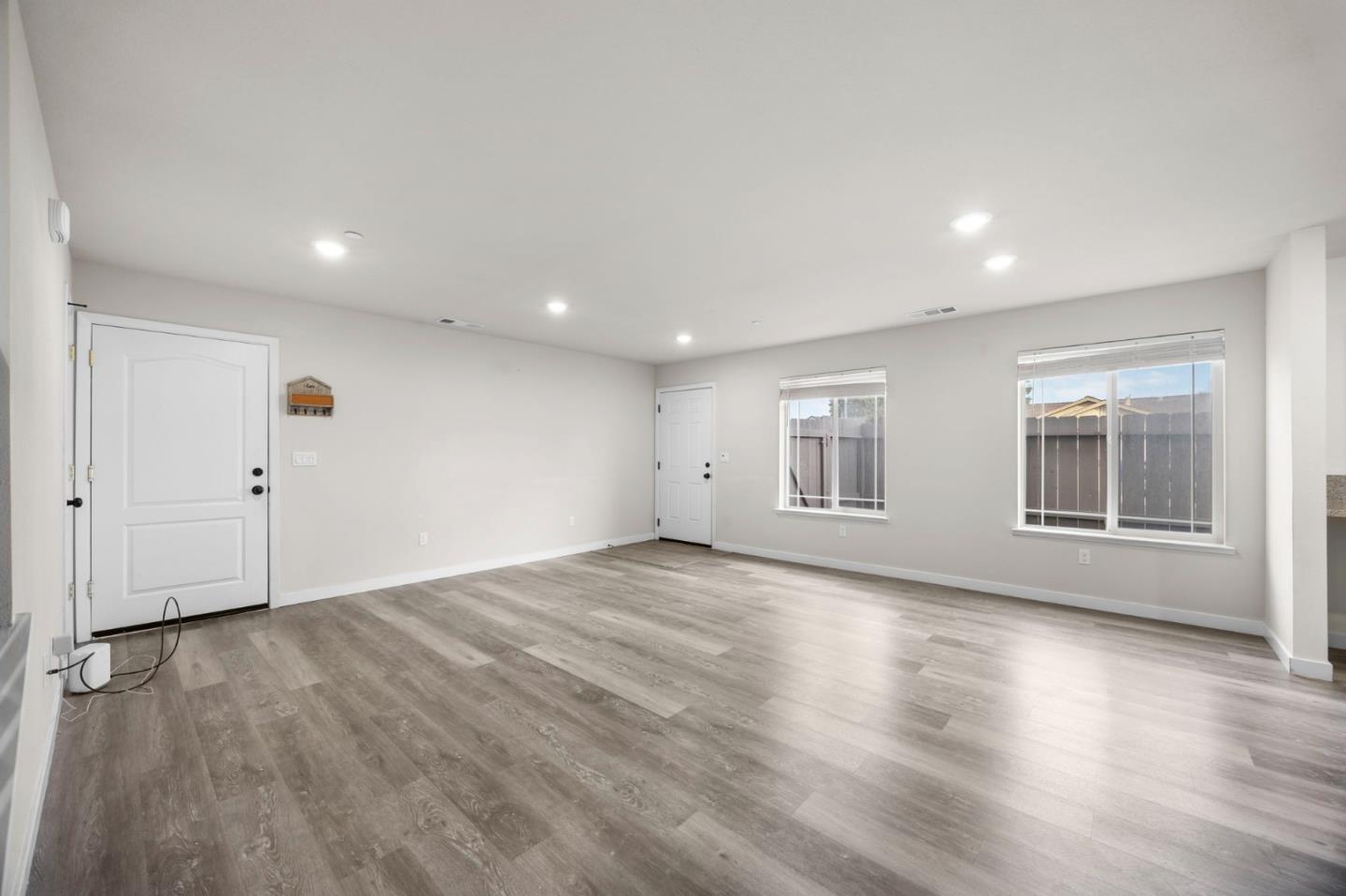 Detail Gallery Image 4 of 37 For 930 W Alameda St, Manteca,  CA 95336 - – Beds | – Baths