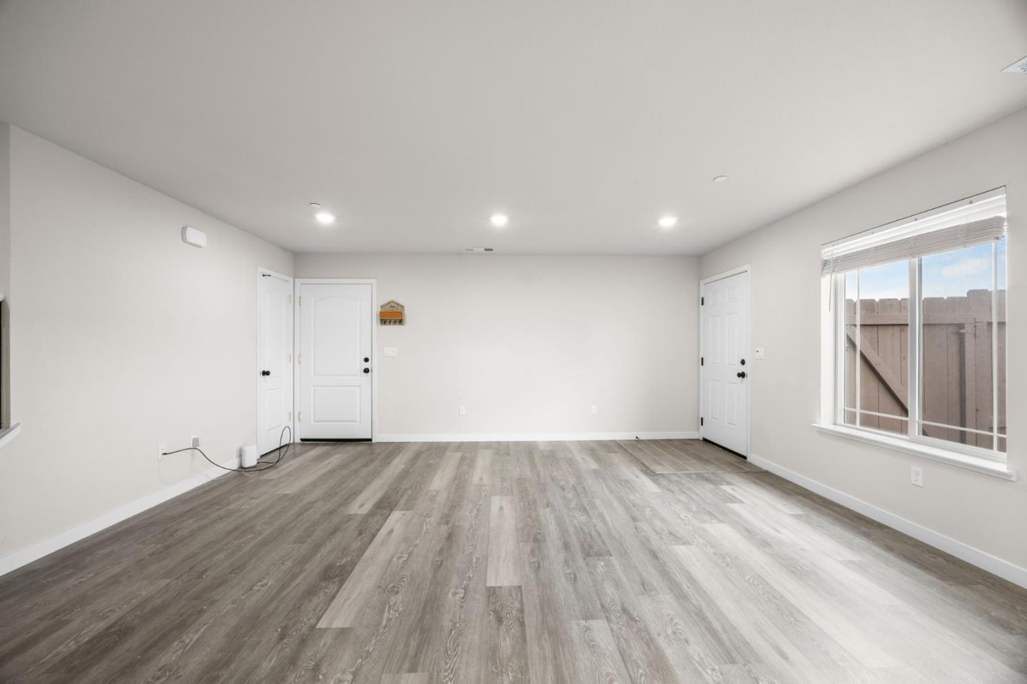 Detail Gallery Image 8 of 37 For 930 W Alameda St, Manteca,  CA 95336 - – Beds | – Baths