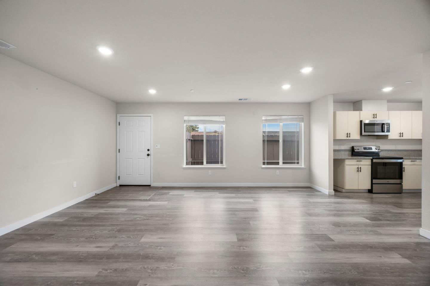 Detail Gallery Image 9 of 37 For 930 W Alameda St, Manteca,  CA 95336 - – Beds | – Baths