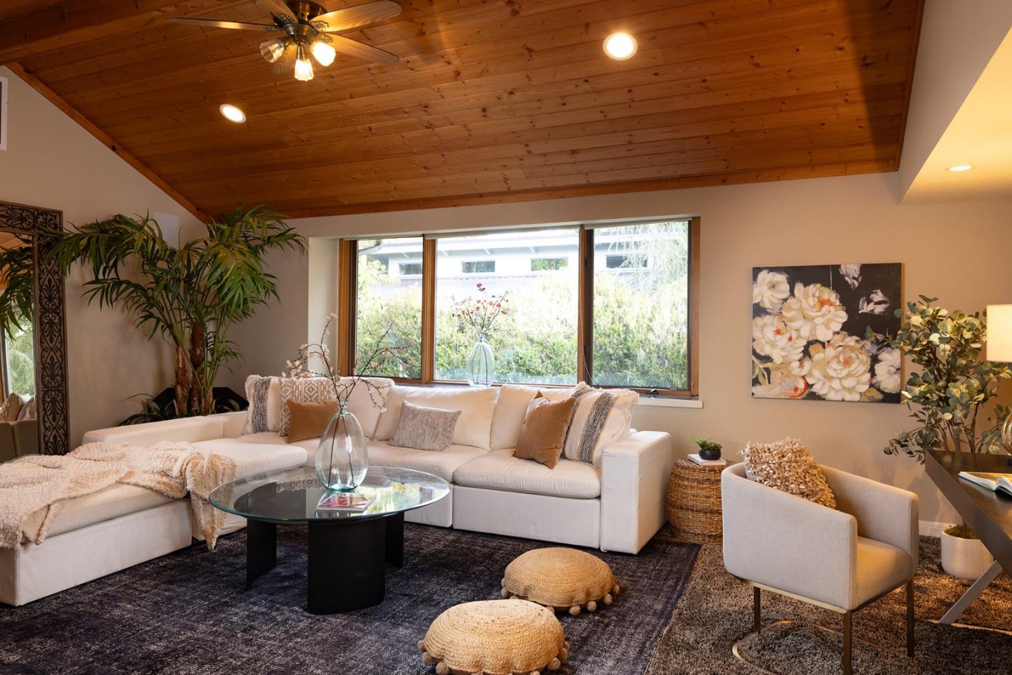 Detail Gallery Image 10 of 30 For 1006 Sunset Dr, Pacific Grove,  CA 93950 - 3 Beds | 2/1 Baths