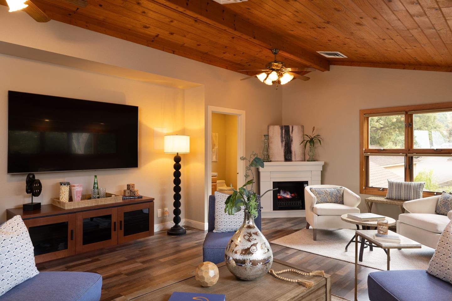 Detail Gallery Image 23 of 30 For 1006 Sunset Dr, Pacific Grove,  CA 93950 - 3 Beds | 2/1 Baths