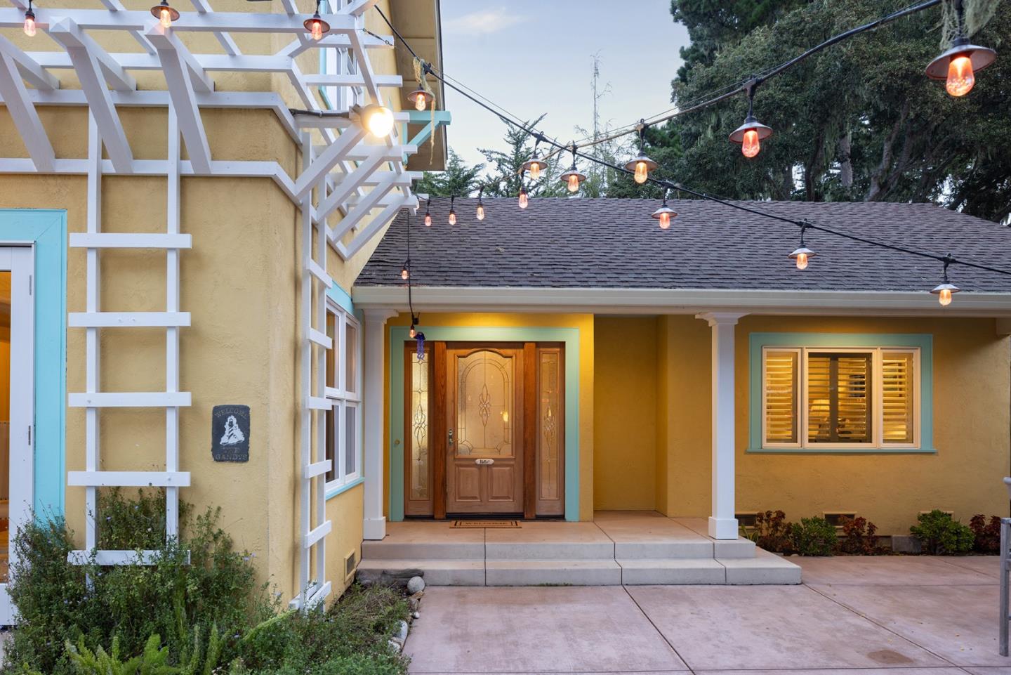 Detail Gallery Image 6 of 30 For 1006 Sunset Dr, Pacific Grove,  CA 93950 - 3 Beds | 2/1 Baths