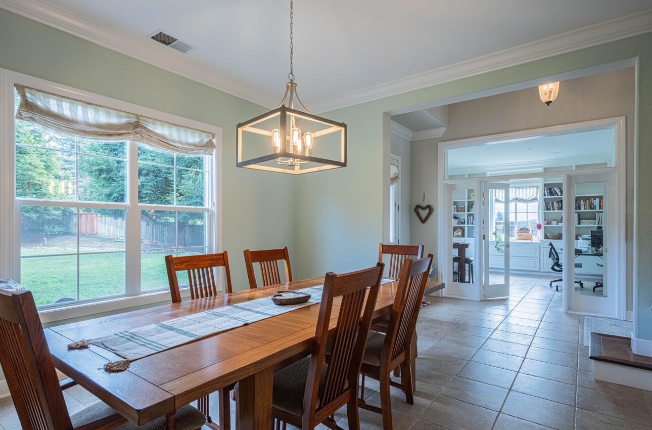 Detail Gallery Image 10 of 60 For 17403 Avenida Los Altos, Salinas,  CA 93907 - 5 Beds | 3 Baths