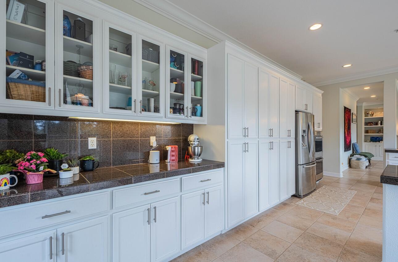 Detail Gallery Image 16 of 60 For 17403 Avenida Los Altos, Salinas,  CA 93907 - 5 Beds | 3 Baths