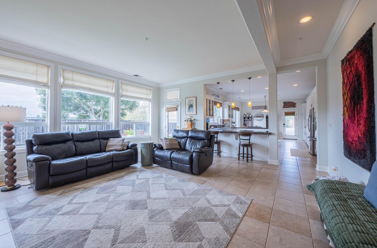 Detail Gallery Image 19 of 60 For 17403 Avenida Los Altos, Salinas,  CA 93907 - 5 Beds | 3 Baths