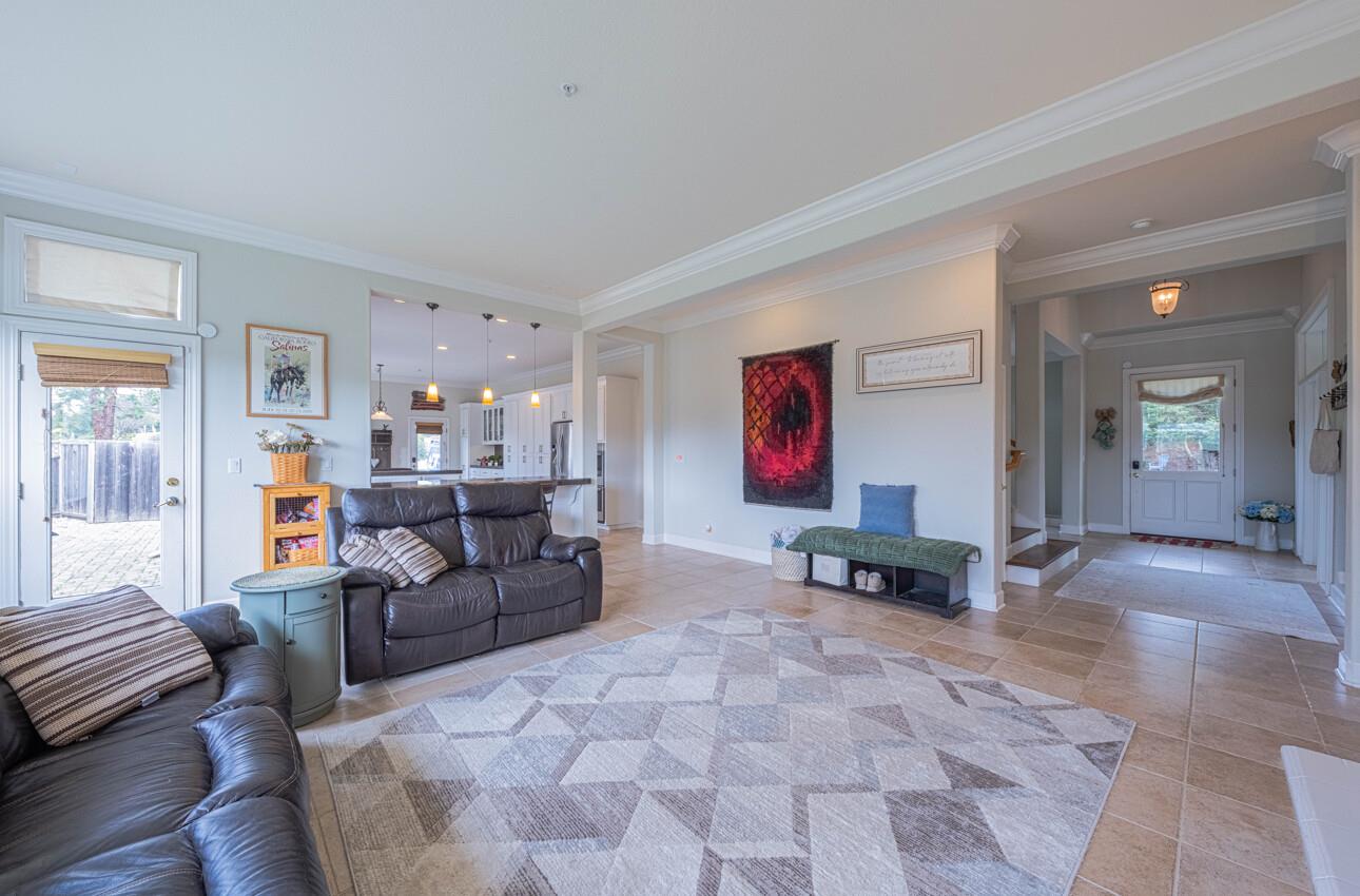 Detail Gallery Image 20 of 60 For 17403 Avenida Los Altos, Salinas,  CA 93907 - 5 Beds | 3 Baths