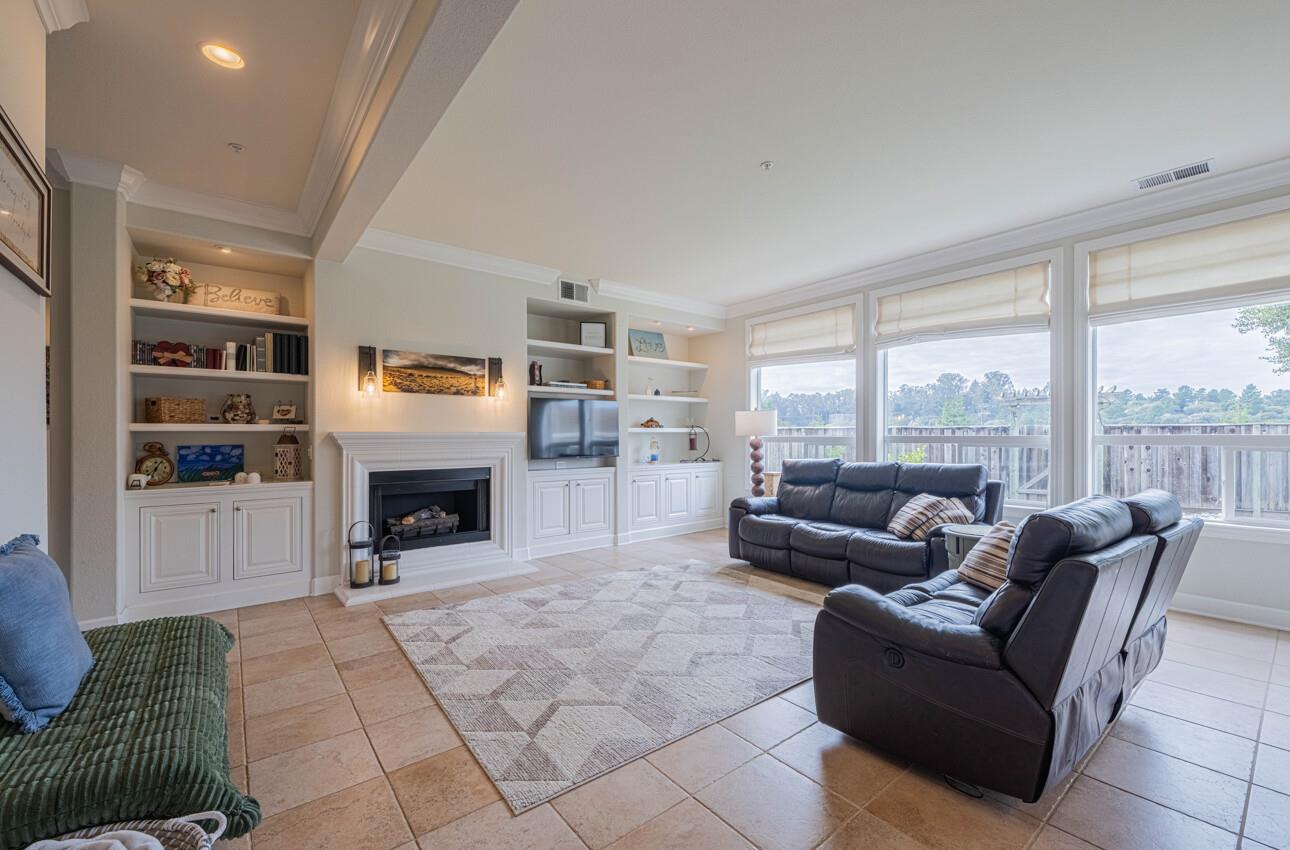 Detail Gallery Image 3 of 60 For 17403 Avenida Los Altos, Salinas,  CA 93907 - 5 Beds | 3 Baths