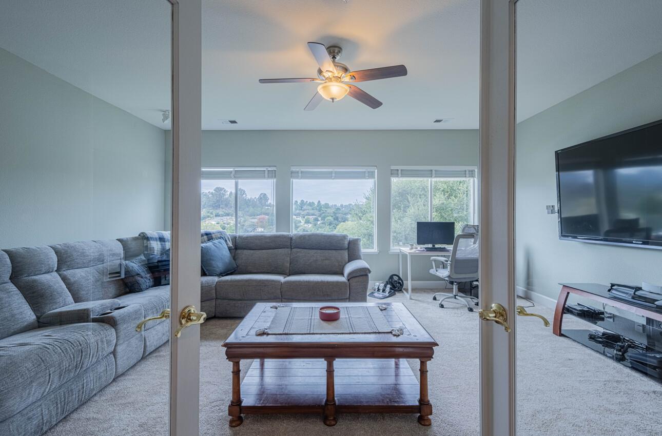 Detail Gallery Image 4 of 60 For 17403 Avenida Los Altos, Salinas,  CA 93907 - 5 Beds | 3 Baths