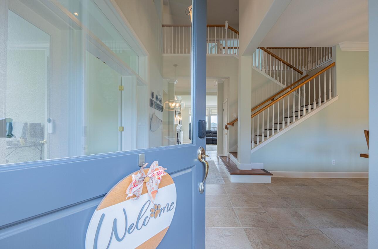 Detail Gallery Image 8 of 60 For 17403 Avenida Los Altos, Salinas,  CA 93907 - 5 Beds | 3 Baths