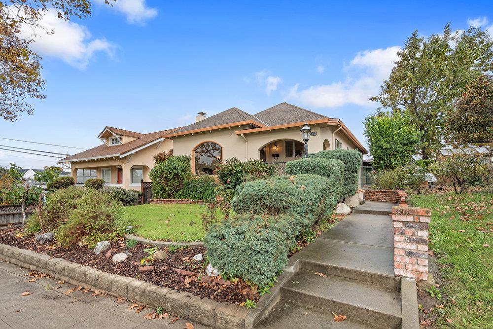 Detail Gallery Image 4 of 64 For 588 6th St, Hollister,  CA 95023 - 2 Beds | 1 Baths