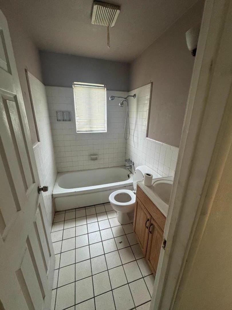 Detail Gallery Image 4 of 5 For 61 Beverly Dr, Salinas,  CA 93905 - 3 Beds | 1 Baths