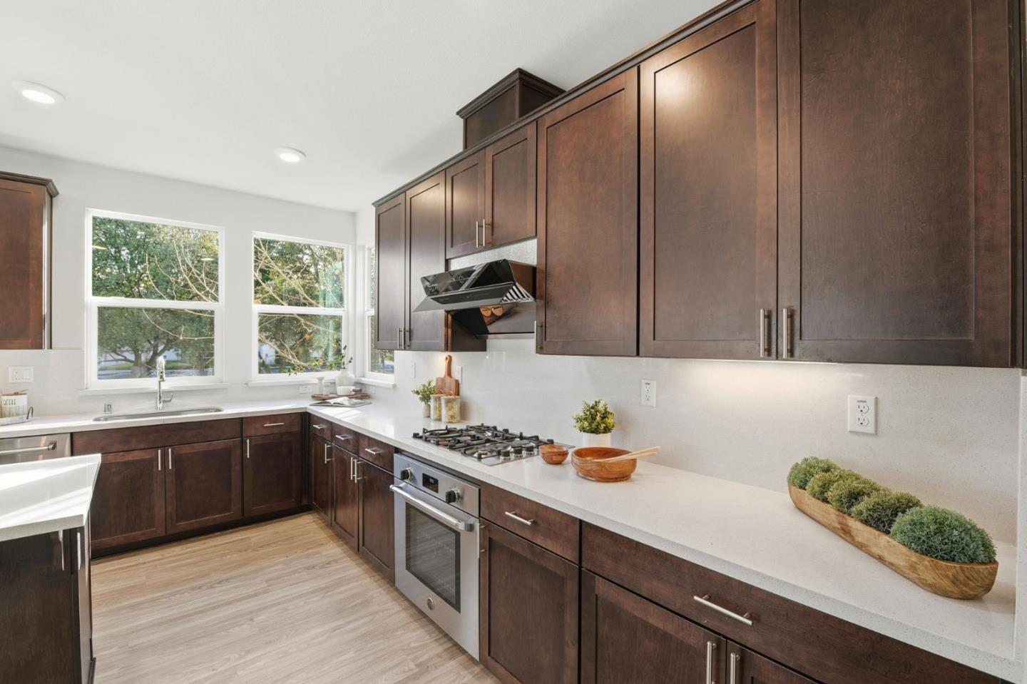 Detail Gallery Image 10 of 27 For 557 Charles Fraker Ter #1,  Sunnyvale,  CA 94085 - 4 Beds | 3/1 Baths