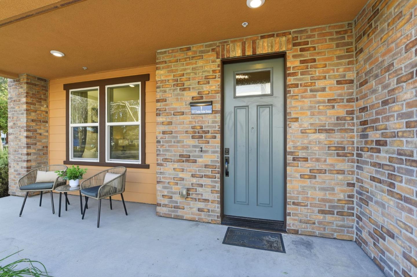 Detail Gallery Image 2 of 27 For 557 Charles Fraker Ter #1,  Sunnyvale,  CA 94085 - 4 Beds | 3/1 Baths