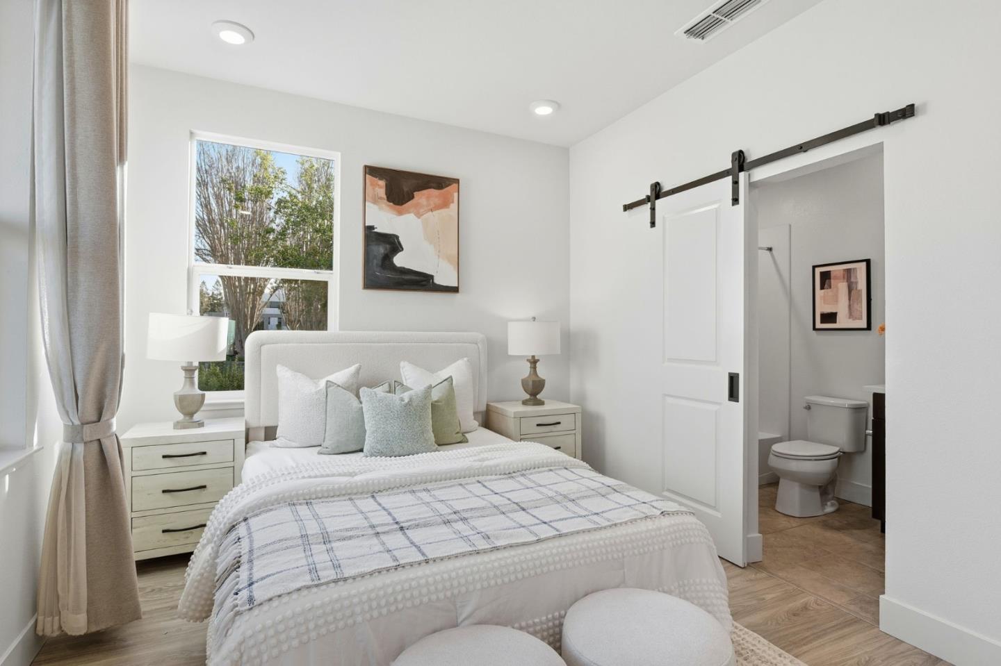 Detail Gallery Image 4 of 27 For 557 Charles Fraker Ter #1,  Sunnyvale,  CA 94085 - 4 Beds | 3/1 Baths