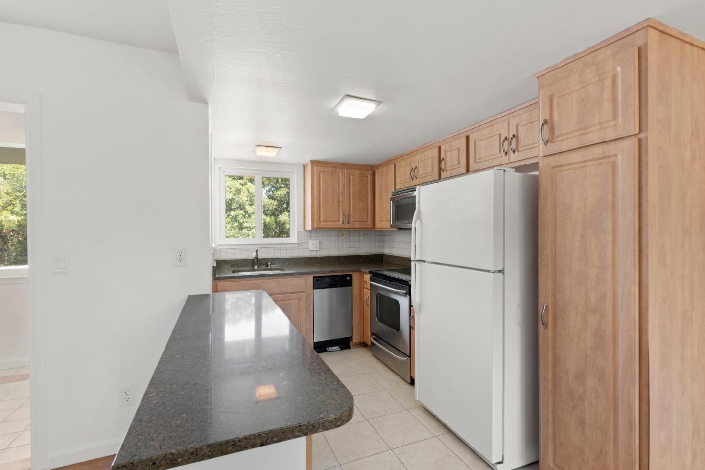 Detail Gallery Image 5 of 12 For 14225 Lora Dr #70,  Los Gatos,  CA 95032 - 2 Beds | 1 Baths