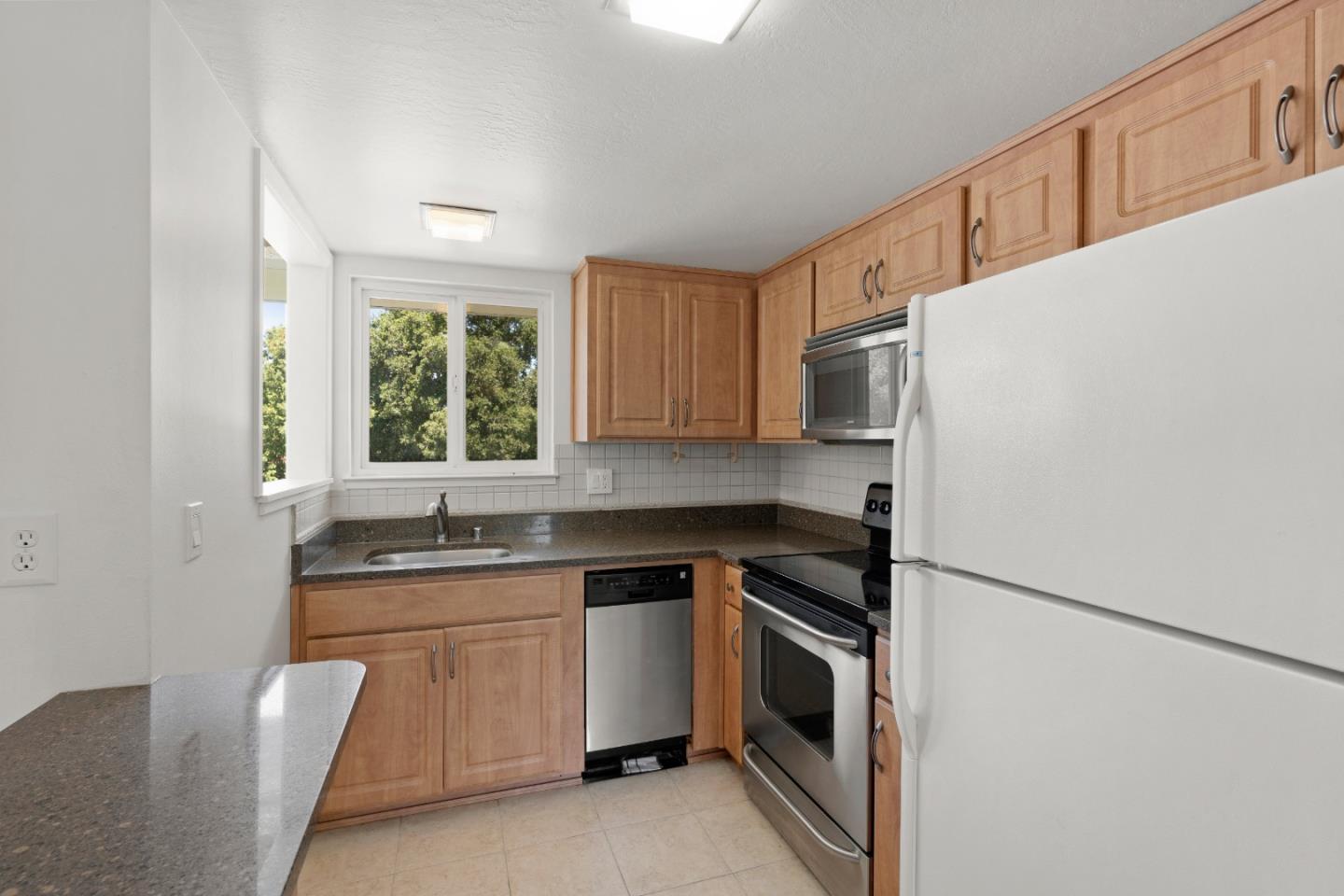 Detail Gallery Image 6 of 12 For 14225 Lora Dr #70,  Los Gatos,  CA 95032 - 2 Beds | 1 Baths