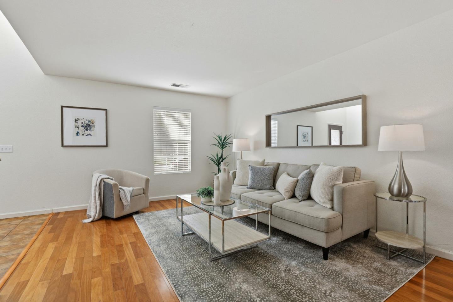 Detail Gallery Image 10 of 55 For 1341 Briarberry Ln, Gilroy,  CA 95020 - 4 Beds | 2/1 Baths