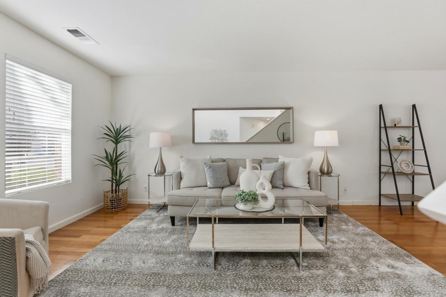 Detail Gallery Image 13 of 55 For 1341 Briarberry Ln, Gilroy,  CA 95020 - 4 Beds | 2/1 Baths