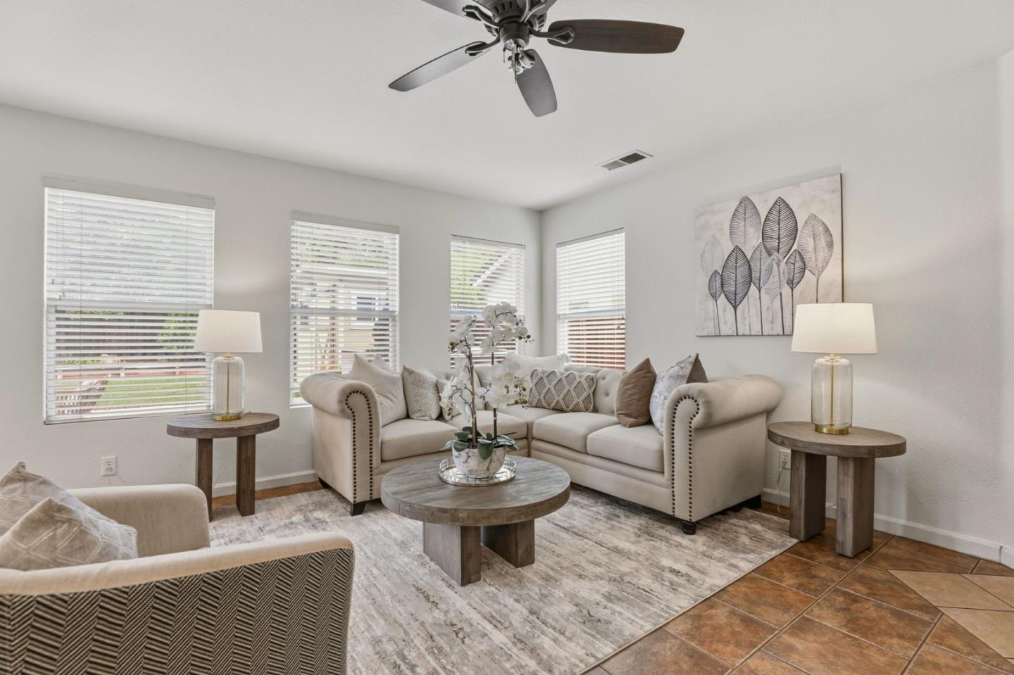 Detail Gallery Image 14 of 55 For 1341 Briarberry Ln, Gilroy,  CA 95020 - 4 Beds | 2/1 Baths