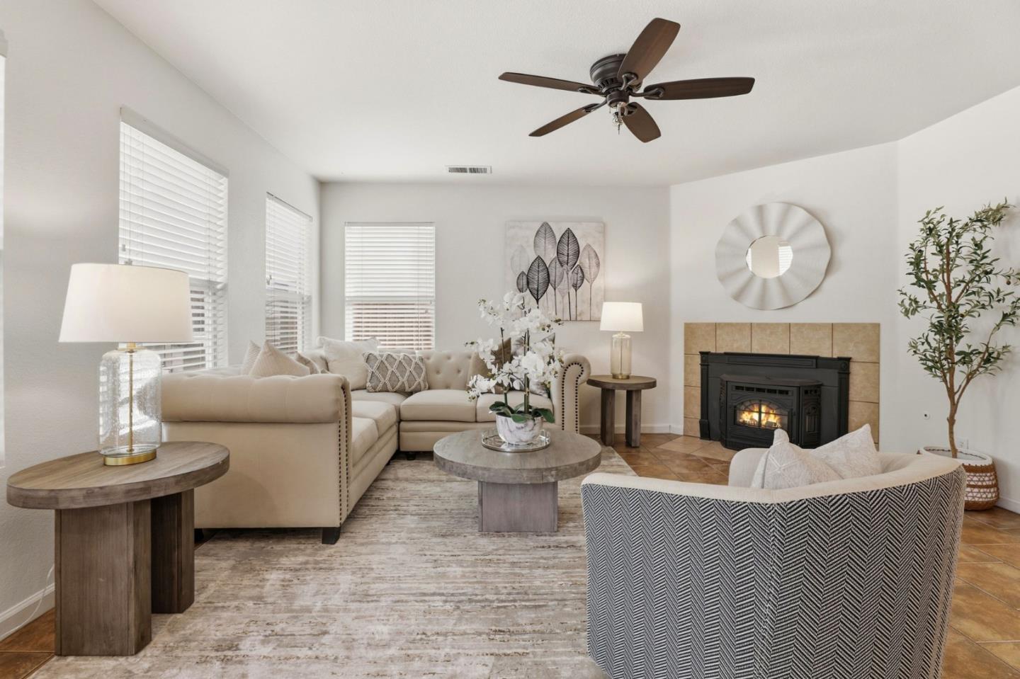 Detail Gallery Image 16 of 55 For 1341 Briarberry Ln, Gilroy,  CA 95020 - 4 Beds | 2/1 Baths