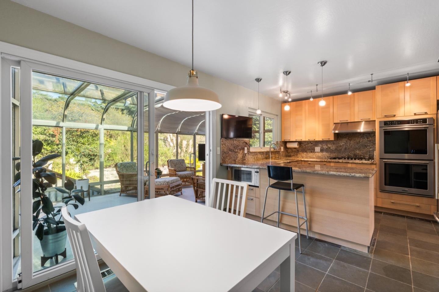 Detail Gallery Image 10 of 27 For 1020 Everglades Dr, Pacifica,  CA 94044 - 4 Beds | 3 Baths