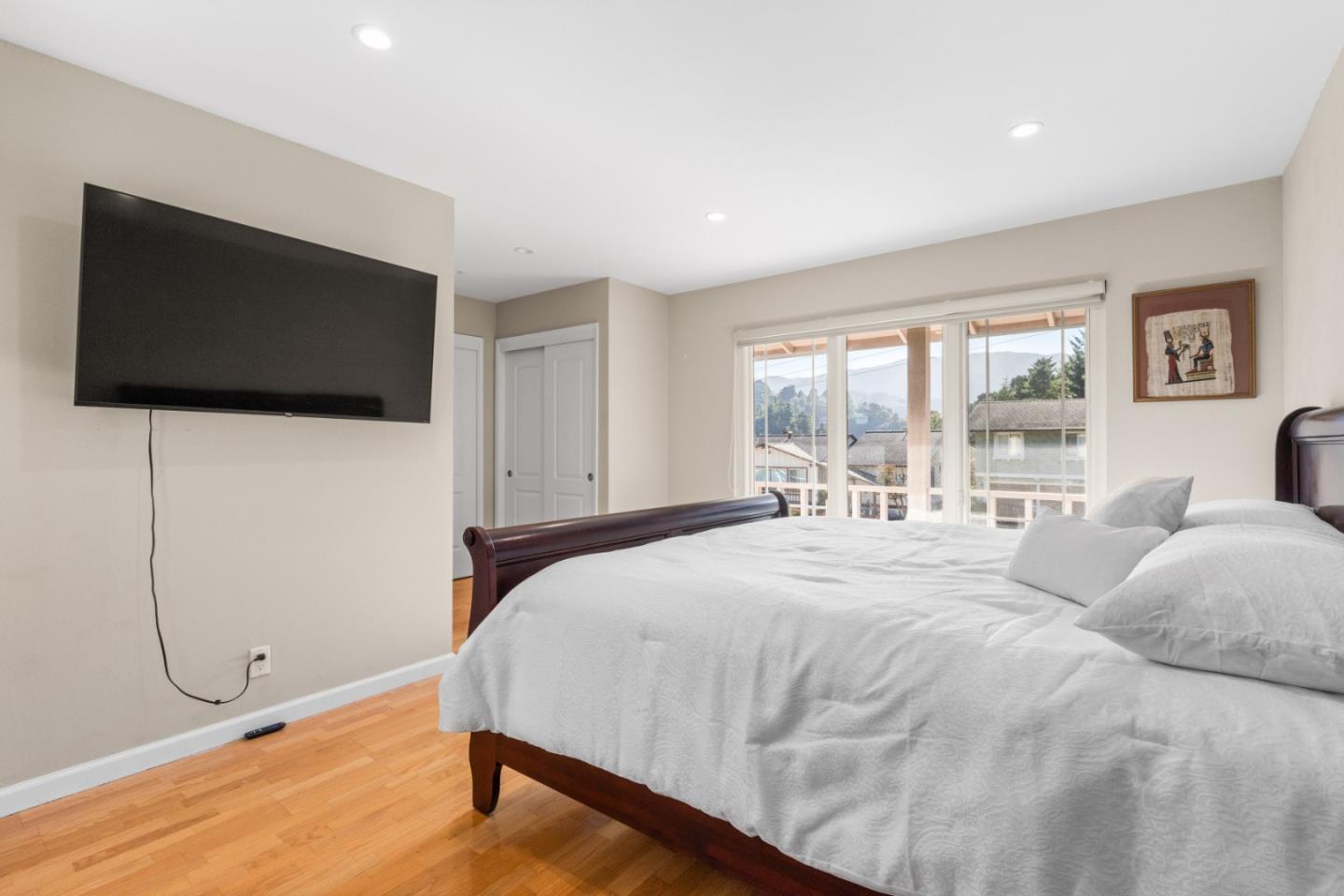 Detail Gallery Image 13 of 27 For 1020 Everglades Dr, Pacifica,  CA 94044 - 4 Beds | 3 Baths