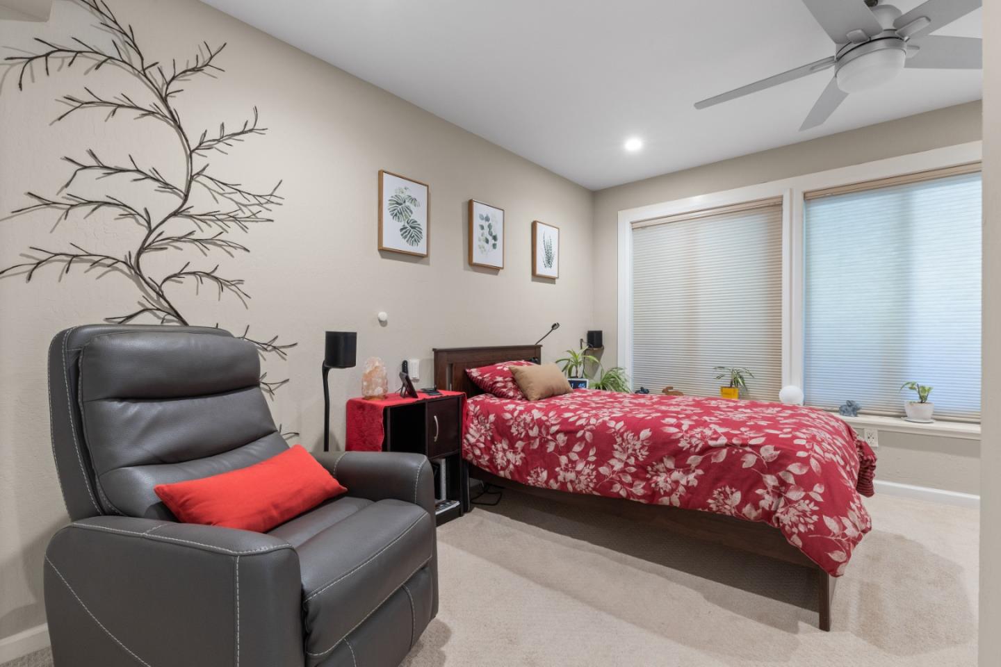 Detail Gallery Image 18 of 27 For 1020 Everglades Dr, Pacifica,  CA 94044 - 4 Beds | 3 Baths