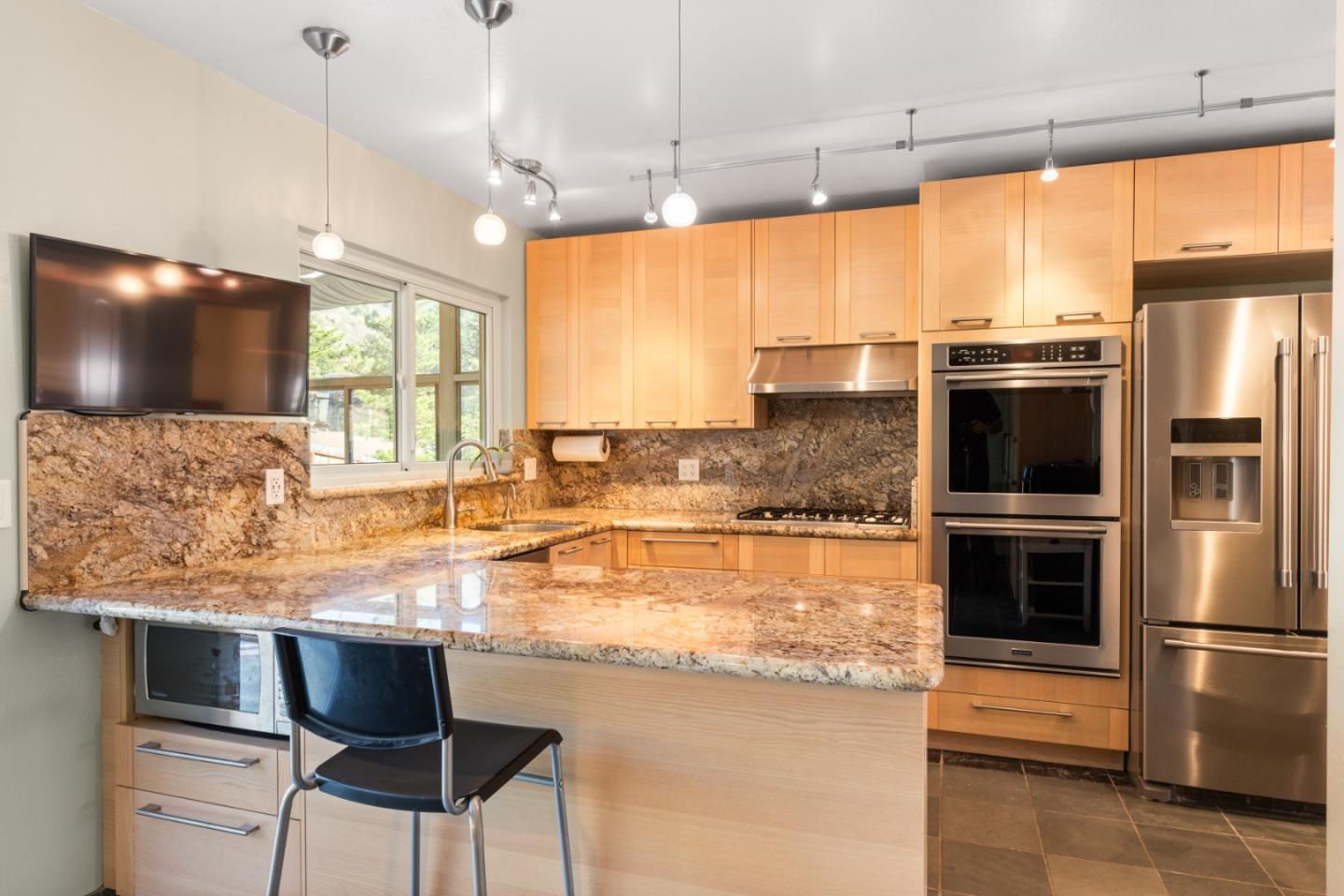 Detail Gallery Image 7 of 27 For 1020 Everglades Dr, Pacifica,  CA 94044 - 4 Beds | 3 Baths