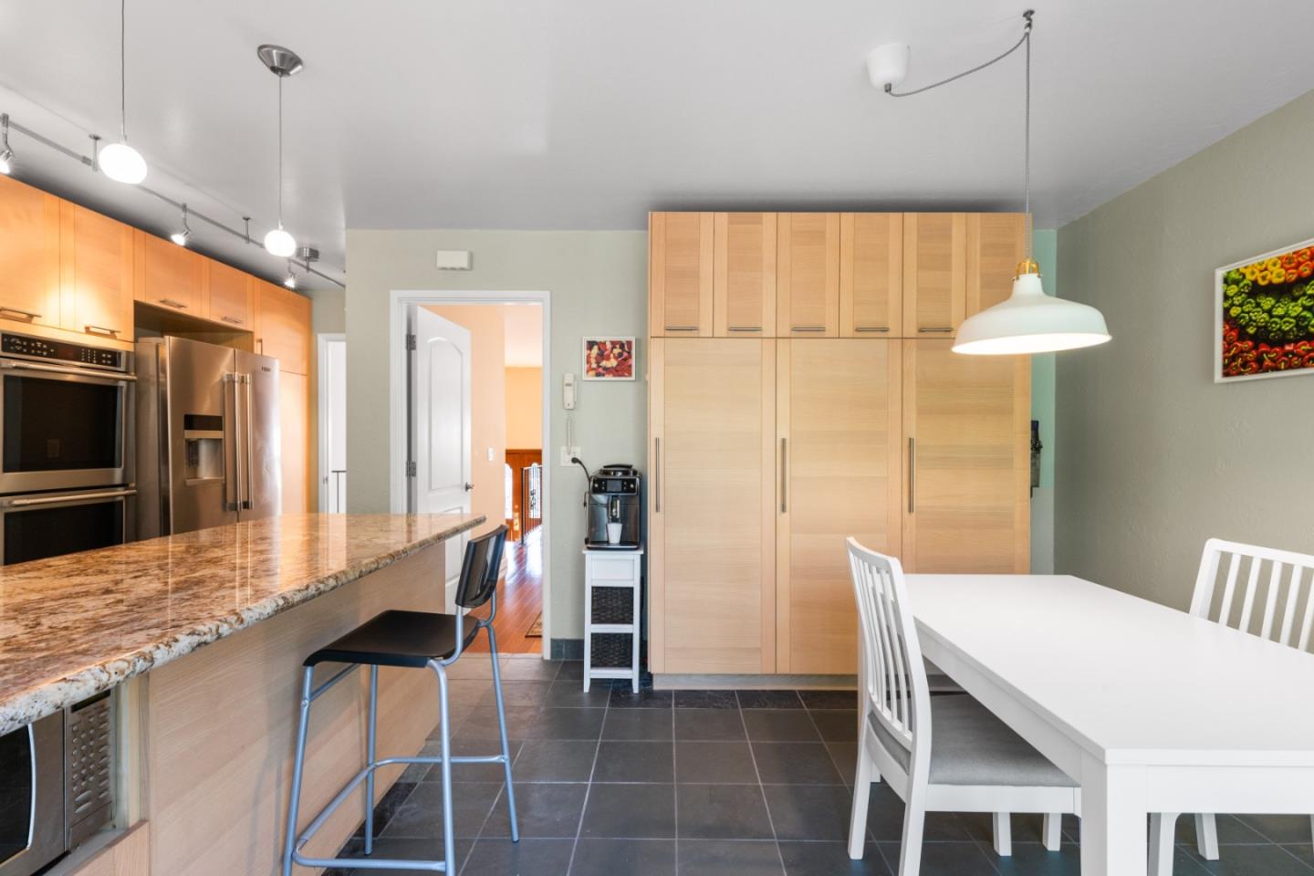 Detail Gallery Image 9 of 27 For 1020 Everglades Dr, Pacifica,  CA 94044 - 4 Beds | 3 Baths