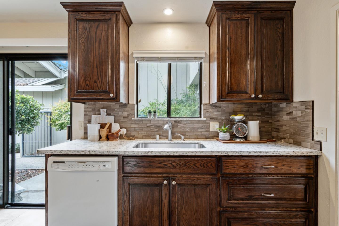 Detail Gallery Image 14 of 35 For 30 Donnas Ln, Hollister,  CA 95023 - 2 Beds | 2/1 Baths