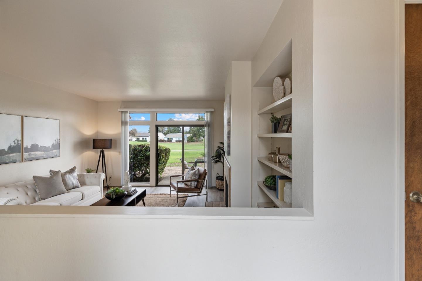 Detail Gallery Image 7 of 35 For 30 Donnas Ln, Hollister,  CA 95023 - 2 Beds | 2/1 Baths