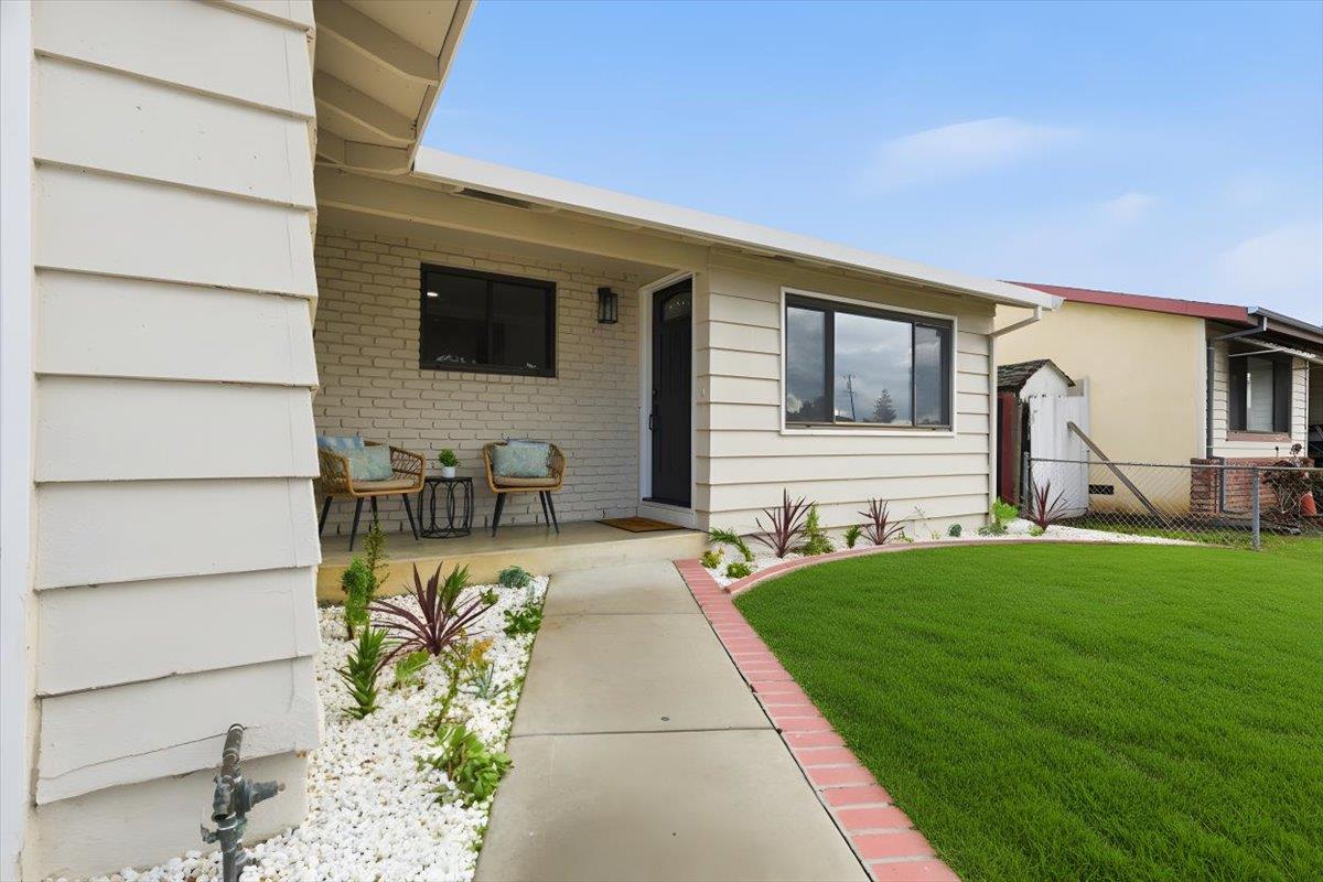 Detail Gallery Image 3 of 31 For 1542 Chabot Way, San Jose,  CA 95122 - 4 Beds | 2 Baths