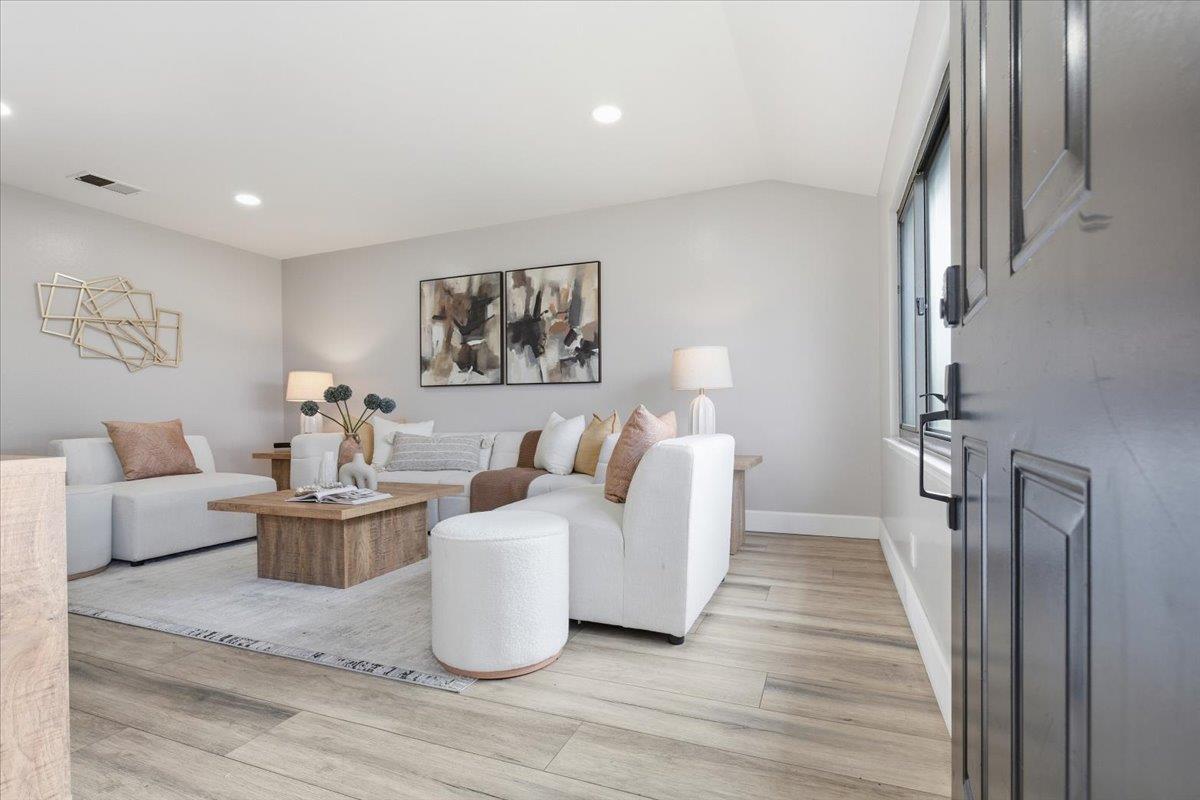 Detail Gallery Image 4 of 31 For 1542 Chabot Way, San Jose,  CA 95122 - 4 Beds | 2 Baths