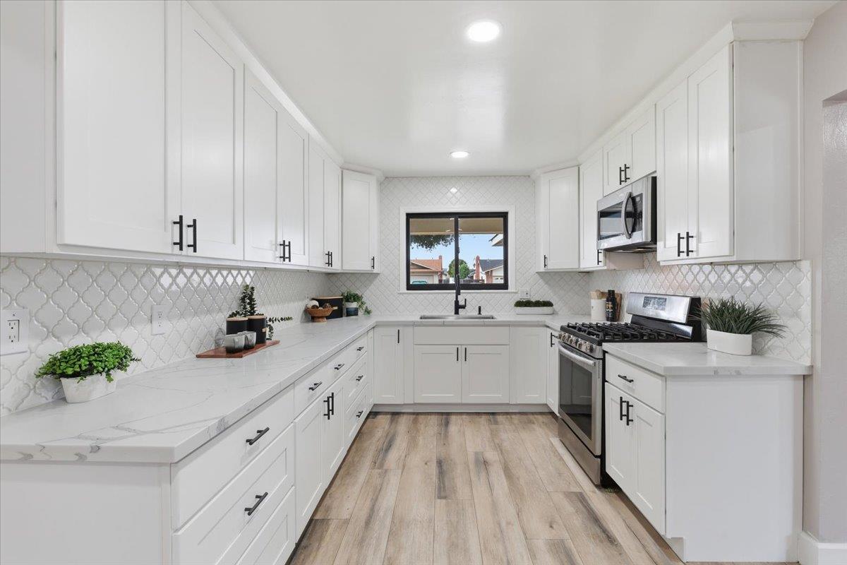 Detail Gallery Image 8 of 31 For 1542 Chabot Way, San Jose,  CA 95122 - 4 Beds | 2 Baths