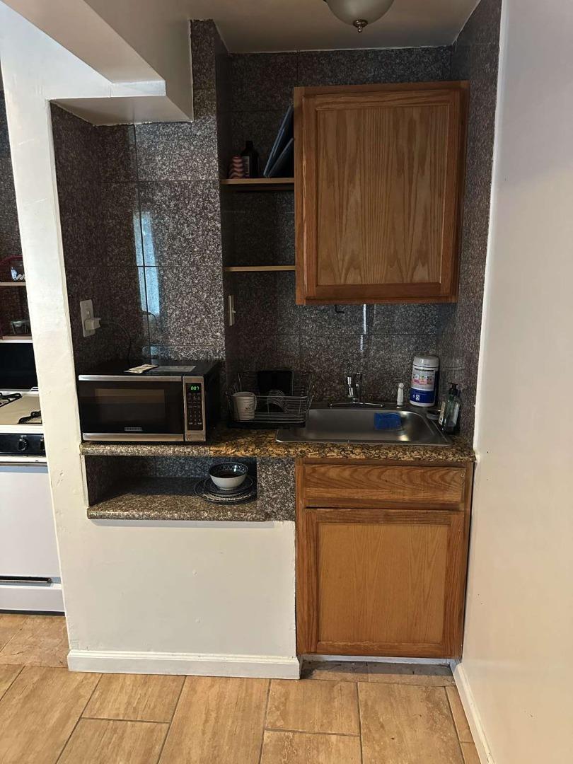 Detail Gallery Image 10 of 29 For 25 via Delizia, Hillsborough,  CA 94010 - 1 Beds | 1 Baths