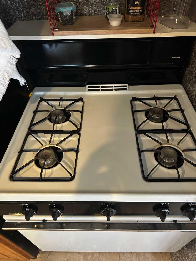 Detail Gallery Image 11 of 29 For 25 via Delizia, Hillsborough,  CA 94010 - 1 Beds | 1 Baths