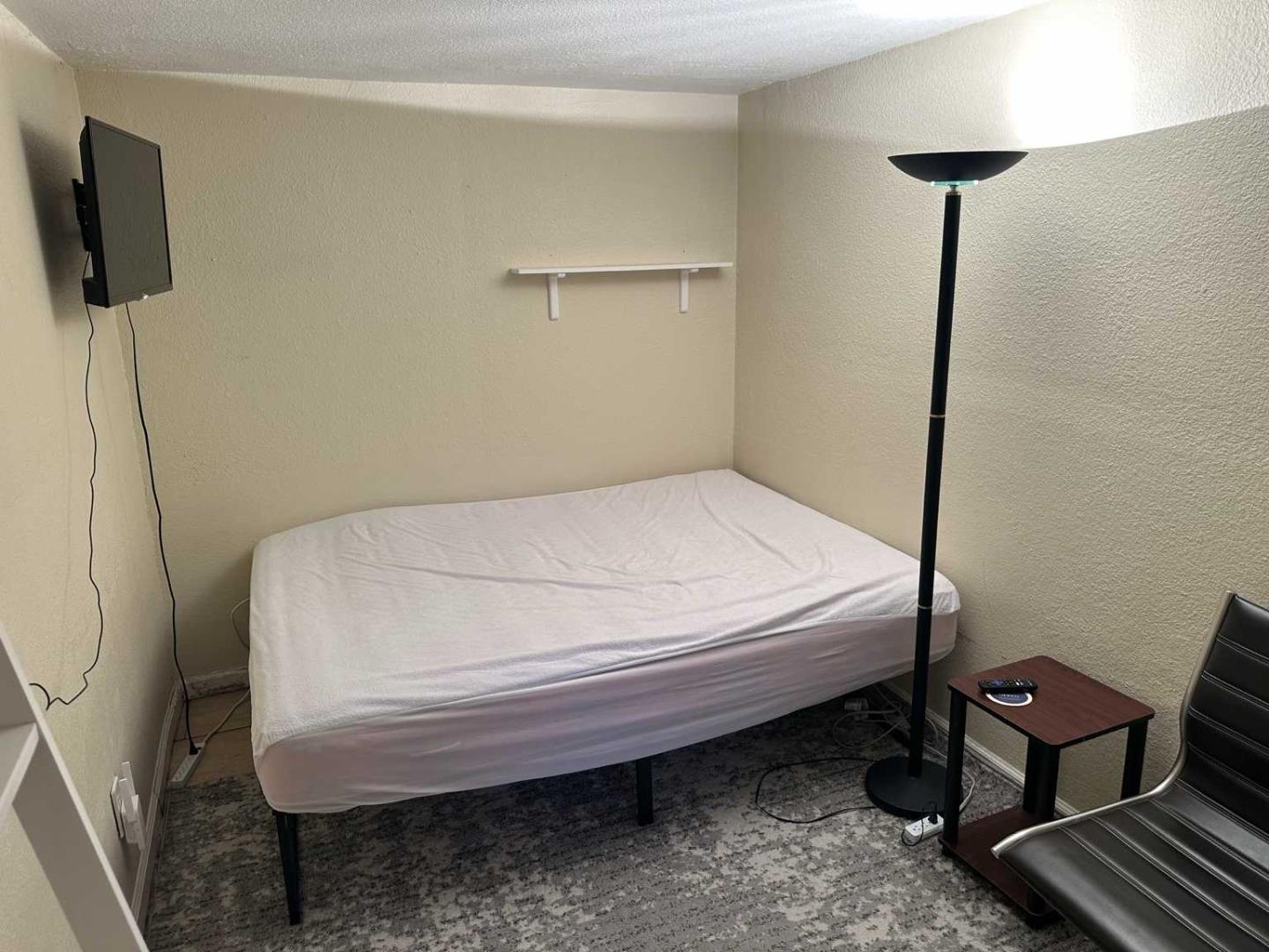 Detail Gallery Image 14 of 29 For 25 via Delizia, Hillsborough,  CA 94010 - 1 Beds | 1 Baths