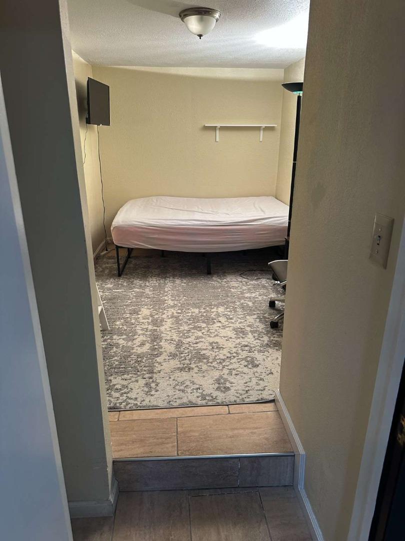 Detail Gallery Image 15 of 29 For 25 via Delizia, Hillsborough,  CA 94010 - 1 Beds | 1 Baths