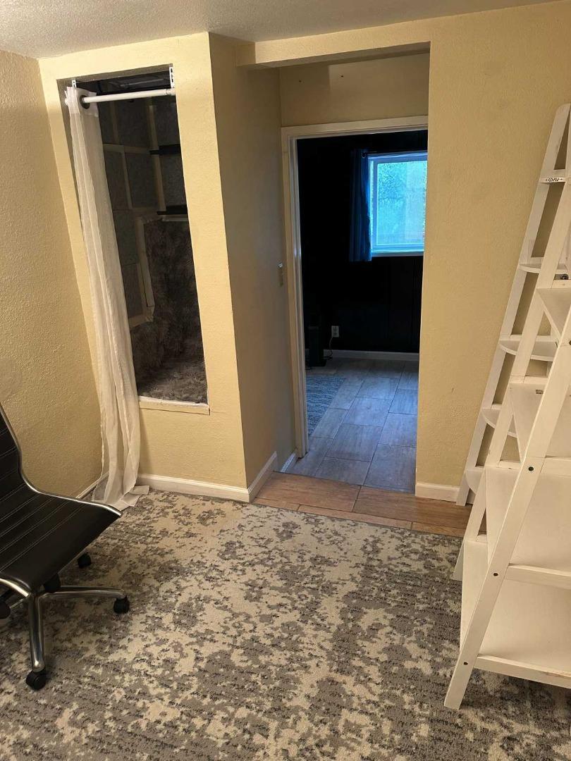 Detail Gallery Image 17 of 29 For 25 via Delizia, Hillsborough,  CA 94010 - 1 Beds | 1 Baths