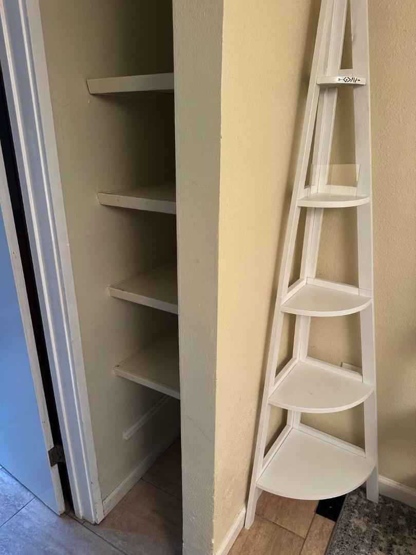 Detail Gallery Image 18 of 29 For 25 via Delizia, Hillsborough,  CA 94010 - 1 Beds | 1 Baths