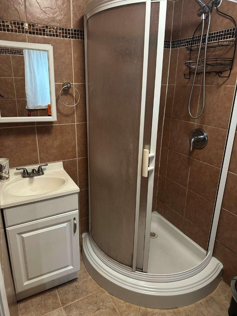 Detail Gallery Image 19 of 29 For 25 via Delizia, Hillsborough,  CA 94010 - 1 Beds | 1 Baths