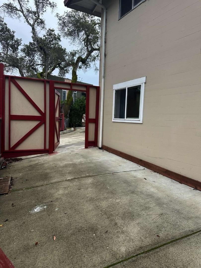 Detail Gallery Image 23 of 29 For 25 via Delizia, Hillsborough,  CA 94010 - 1 Beds | 1 Baths