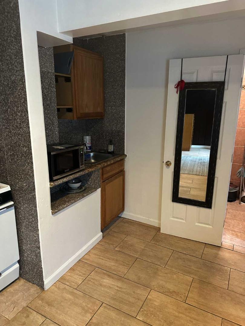 Detail Gallery Image 9 of 29 For 25 via Delizia, Hillsborough,  CA 94010 - 1 Beds | 1 Baths