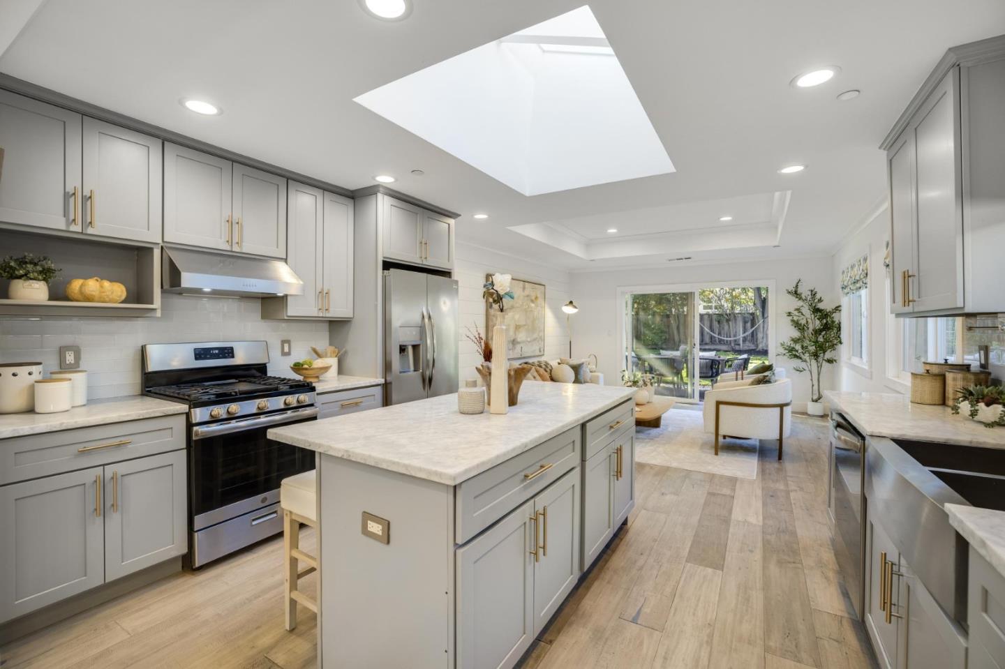 Detail Gallery Image 8 of 30 For 1318 Sierra St, Redwood City,  CA 94061 - 3 Beds | 3/1 Baths