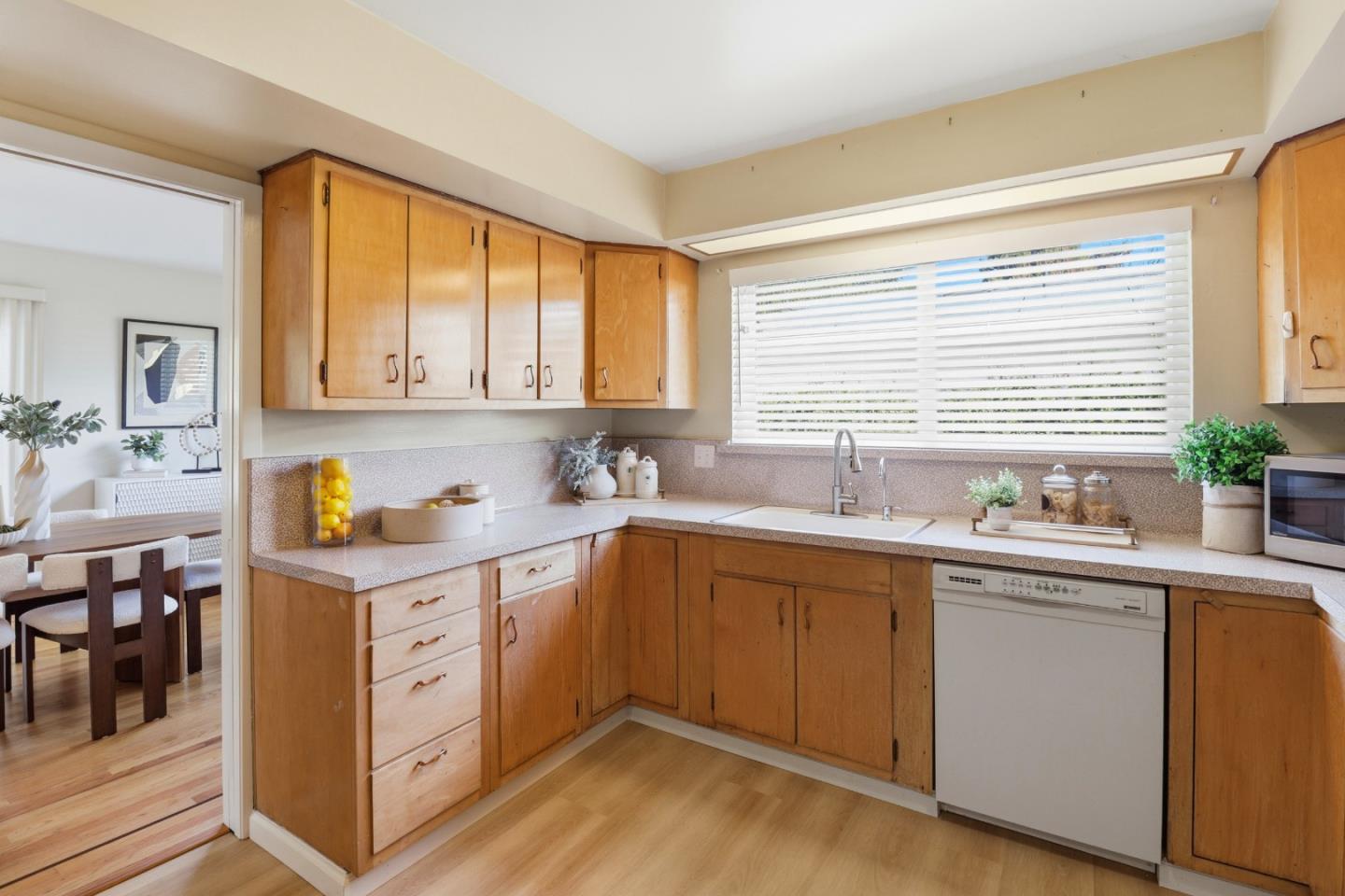 Detail Gallery Image 15 of 36 For 1001 Maywood Dr, Belmont,  CA 94002 - 2 Beds | 2 Baths