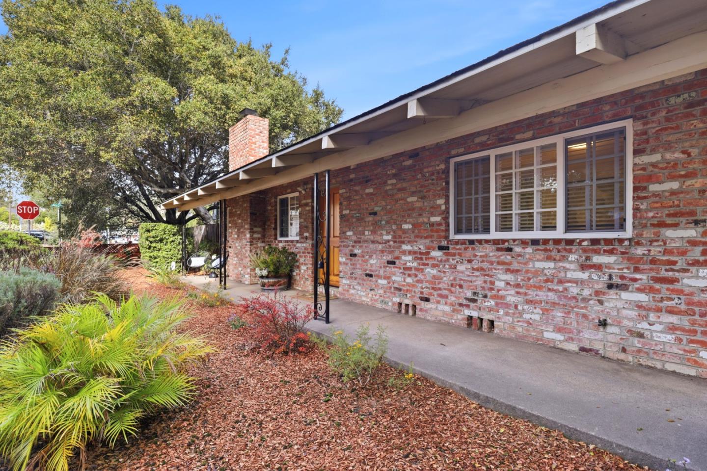 Detail Gallery Image 5 of 36 For 1001 Maywood Dr, Belmont,  CA 94002 - 2 Beds | 2 Baths