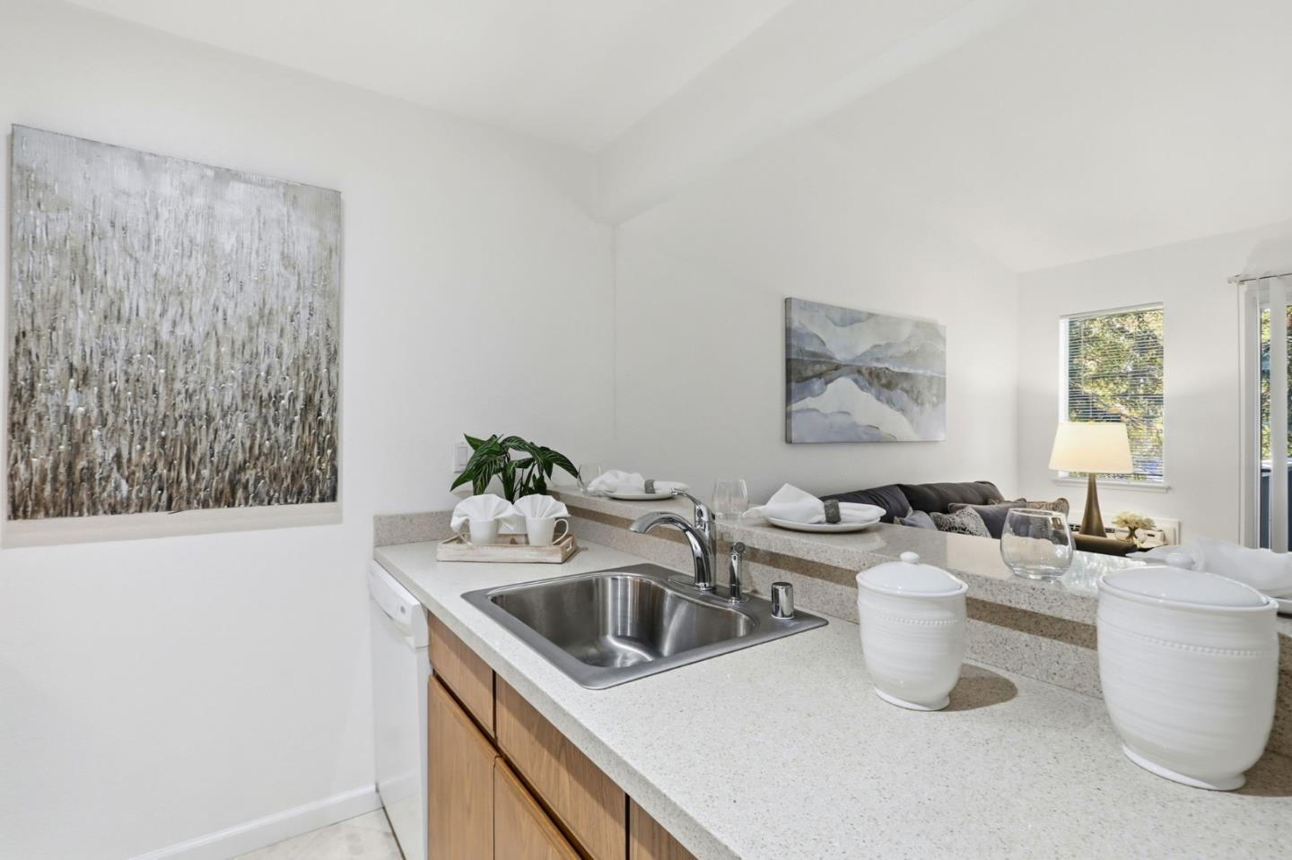 Detail Gallery Image 11 of 26 For 1494 Four Oaks Cir, San Jose,  CA 95131 - 1 Beds | 1 Baths