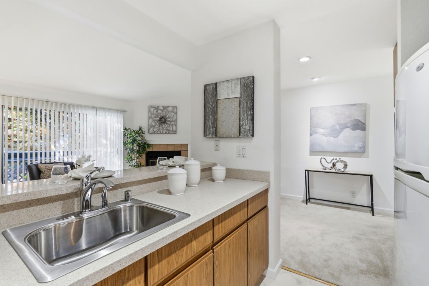 Detail Gallery Image 12 of 26 For 1494 Four Oaks Cir, San Jose,  CA 95131 - 1 Beds | 1 Baths