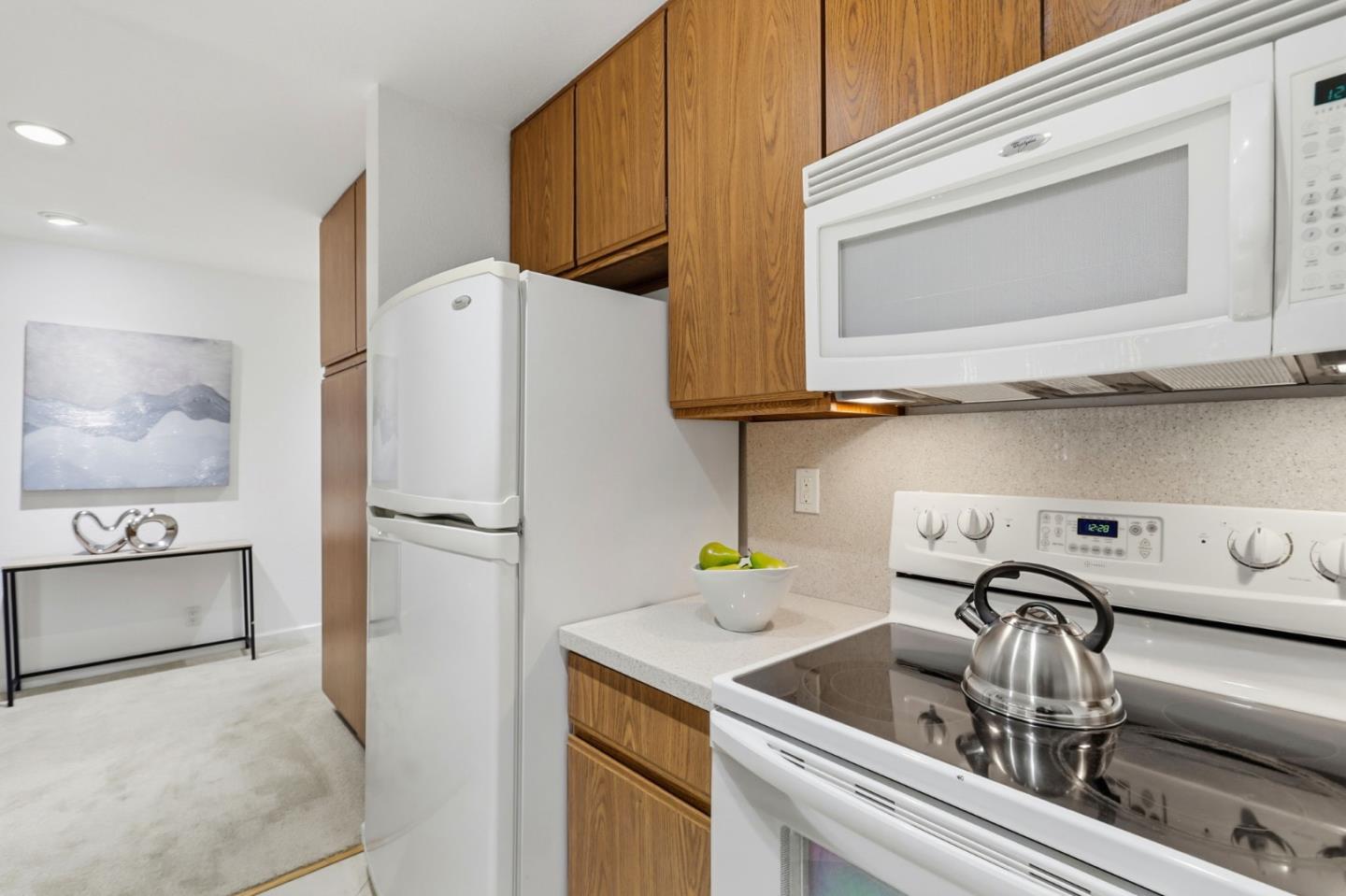 Detail Gallery Image 13 of 26 For 1494 Four Oaks Cir, San Jose,  CA 95131 - 1 Beds | 1 Baths