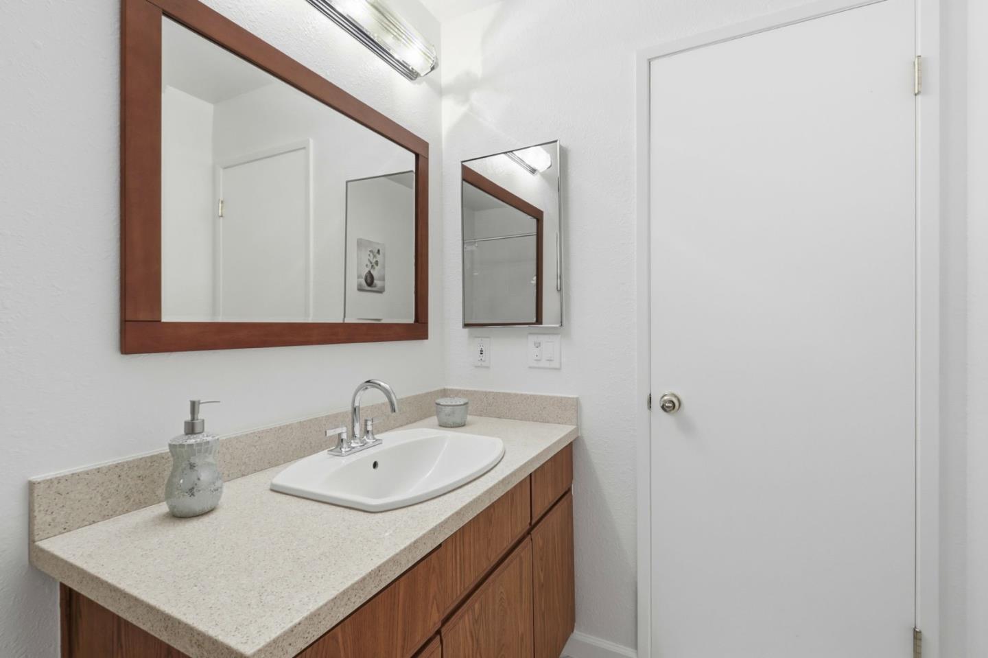 Detail Gallery Image 19 of 26 For 1494 Four Oaks Cir, San Jose,  CA 95131 - 1 Beds | 1 Baths